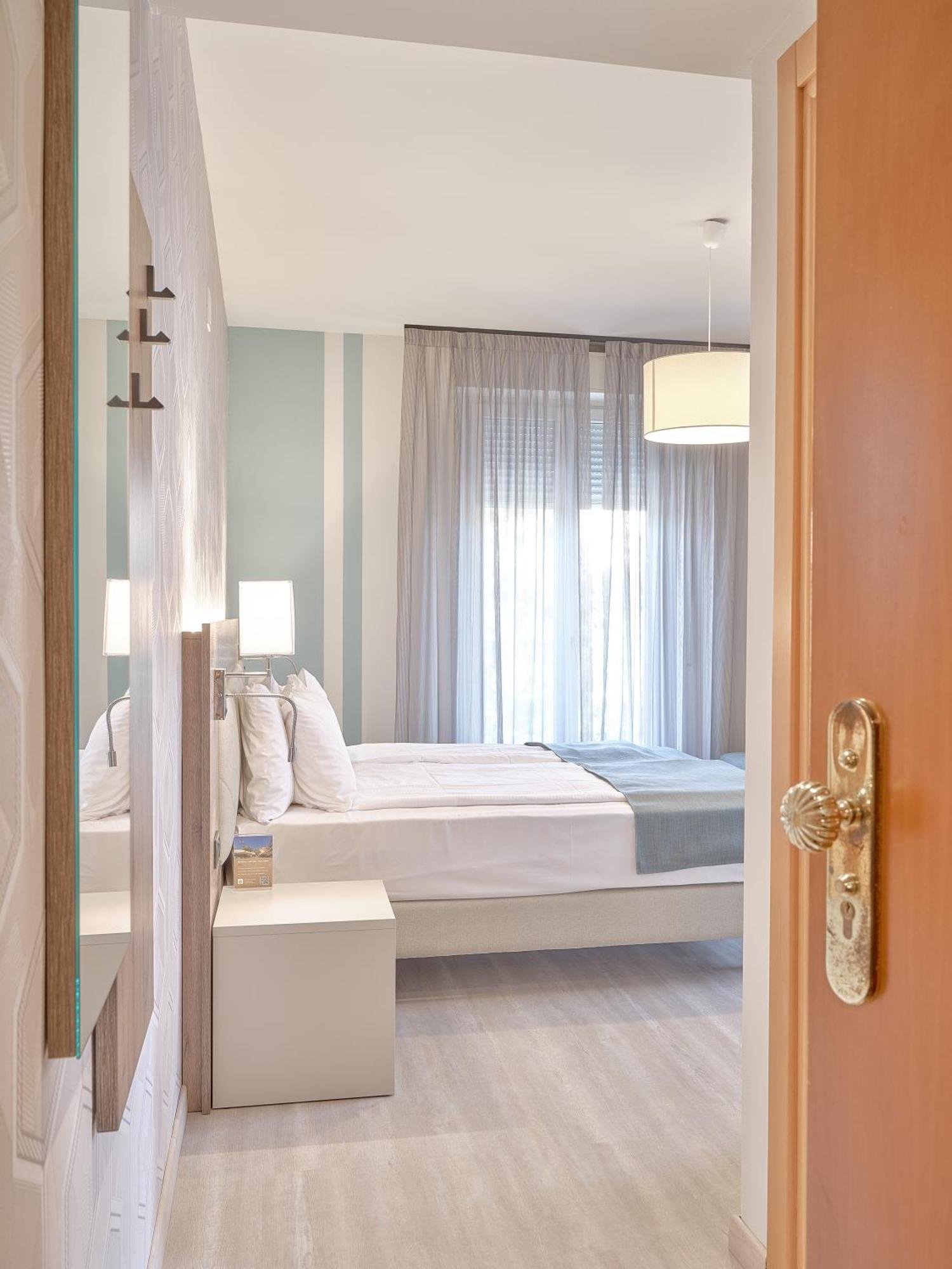 Hotel Bisesti ***S 加尔达 外观 照片