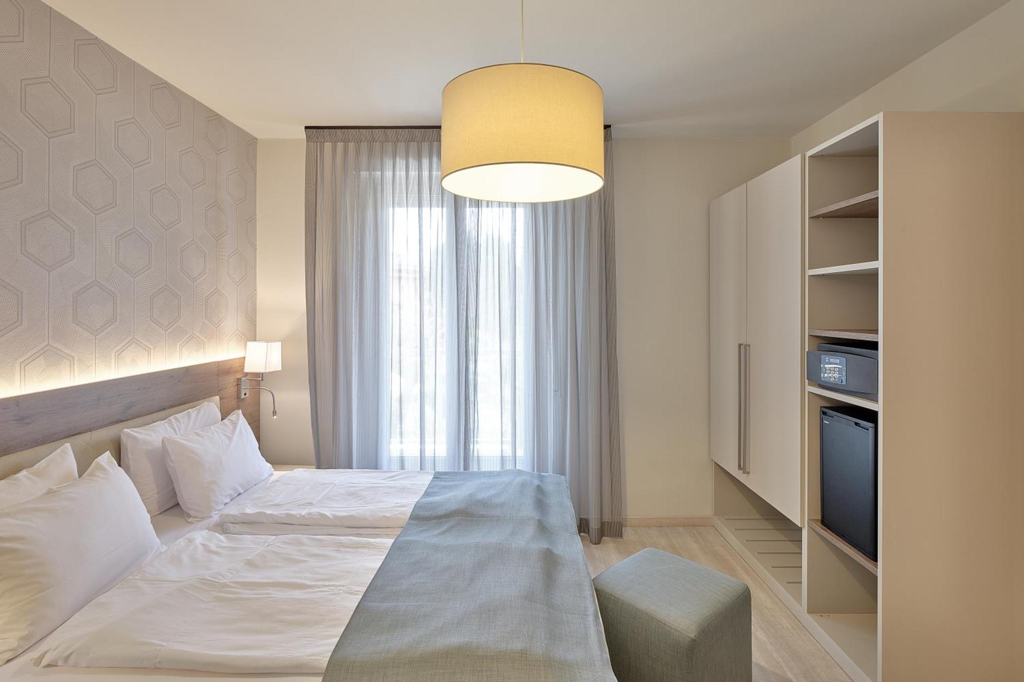 Hotel Bisesti ***S 加尔达 外观 照片